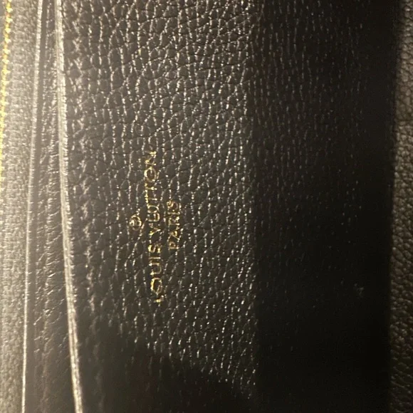Authentic Louis Vuitton Black Zippy Wallet.
Monogram Empreinte Leather. - Picture 14 of 16